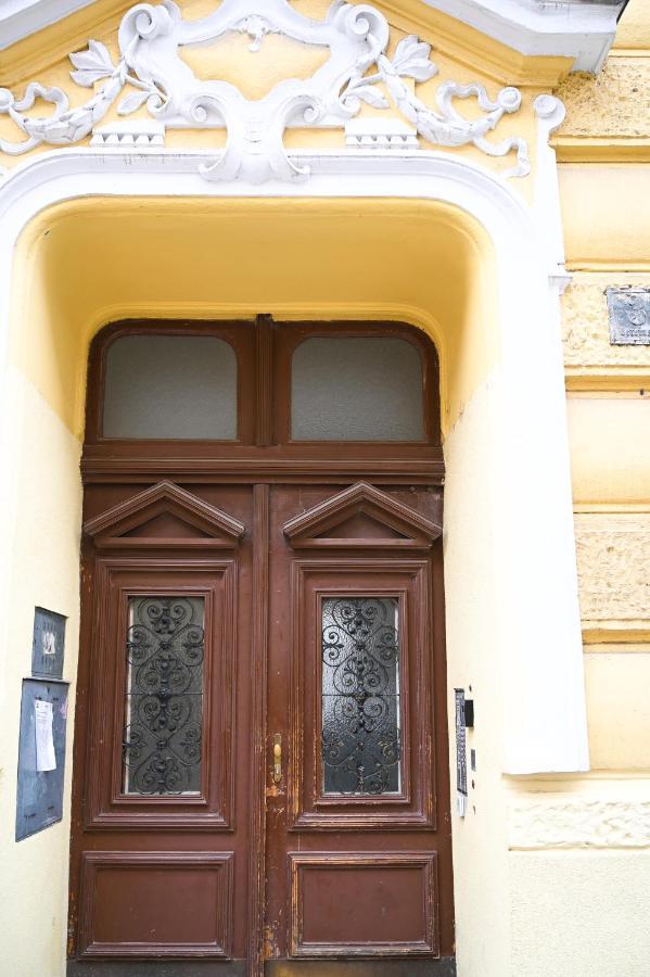 Bright Apartment Augarten Wina Bagian luar foto
